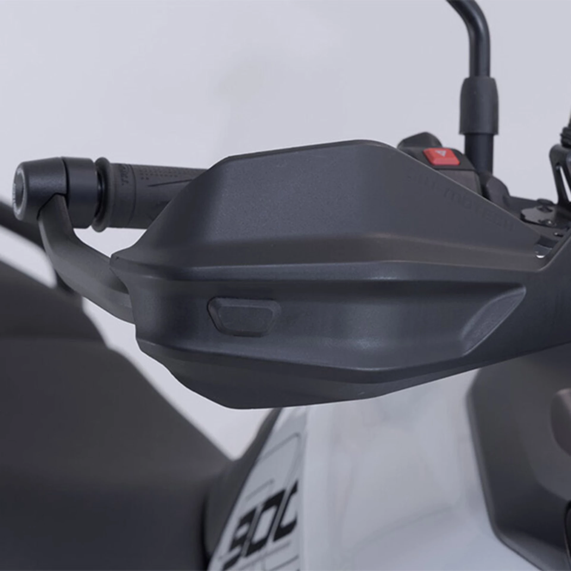 Adv 11 608 76000 4 Xl