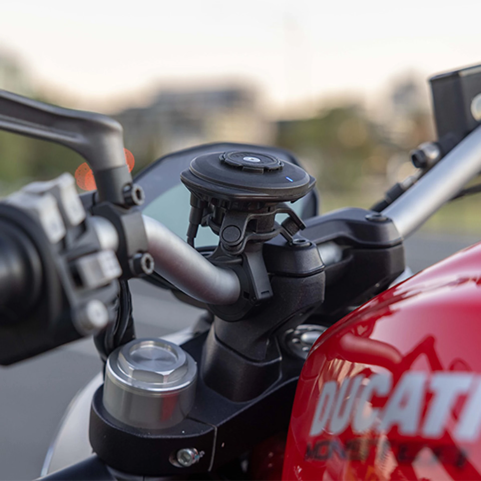 Moto HBRPRO WWCH (1)